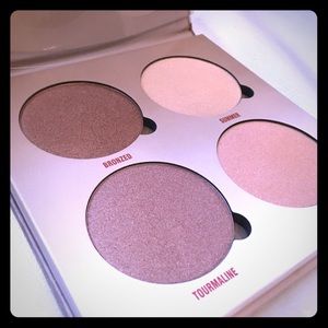 Anastasia Beverly Hills Sun Dipped Glow Kit